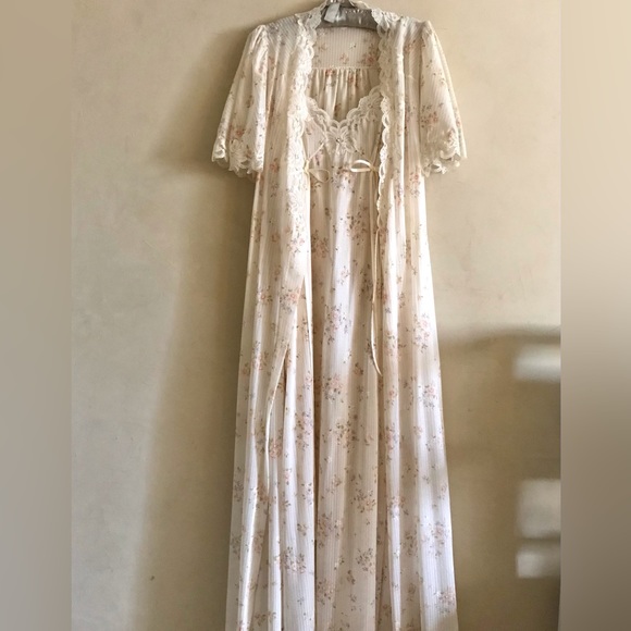Vintage Other - Vintage Floral Peignoir Set